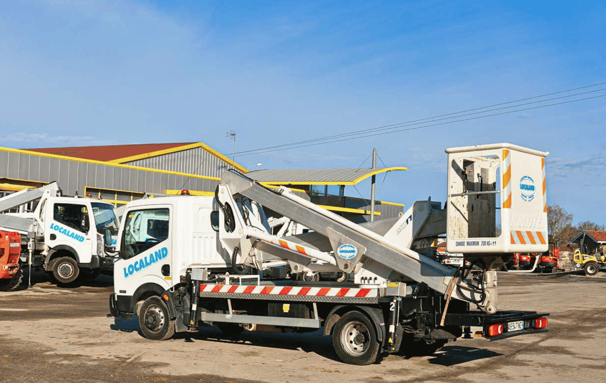camion nacelle en location chez localand à capbreton et soustons